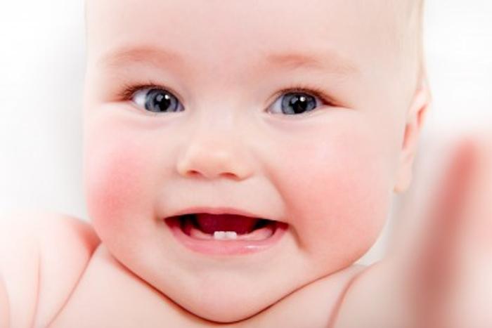 Vorschaubild zu Wenn die Zähne kommen - Zahnung bei Kindern