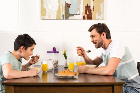 Teaserbild zu Zusammen als Familie essen