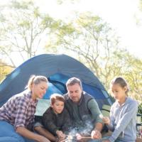 Illustration Zelten mit der Familie